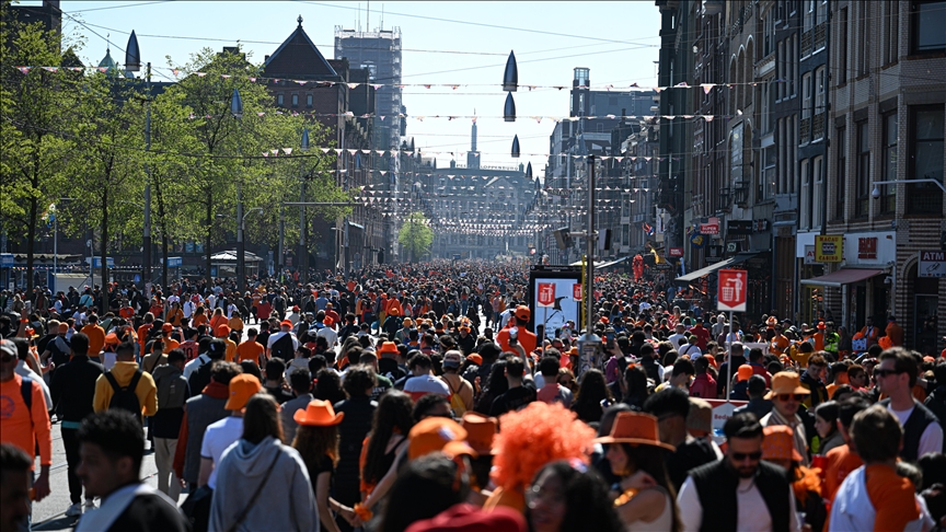 EU's population exceeds 450M in 2025
