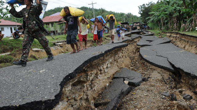 Magnitude 5.5 earthquake strikes off Philippines