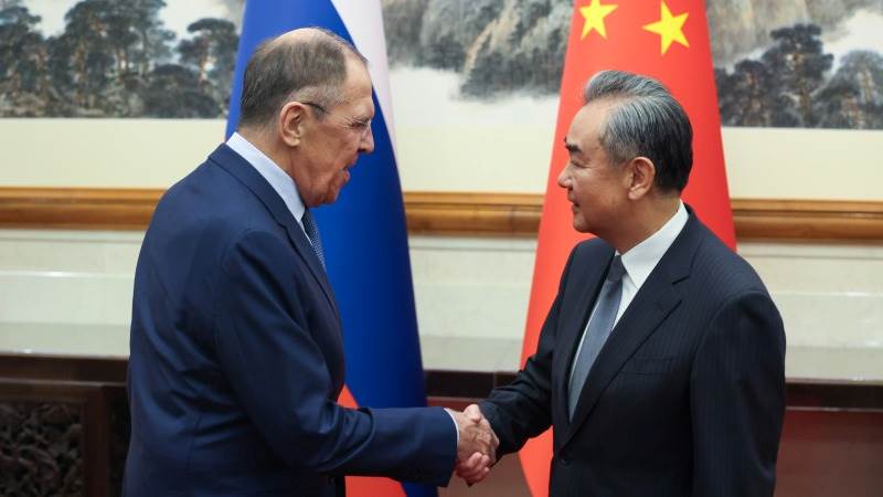 Lavrov, Wang discuss bilateral ties, Middle East crisis