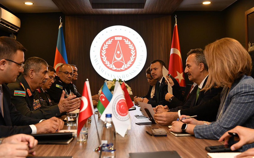 Azerbaijani Defense Minister holds meeting during visit to Türkiye