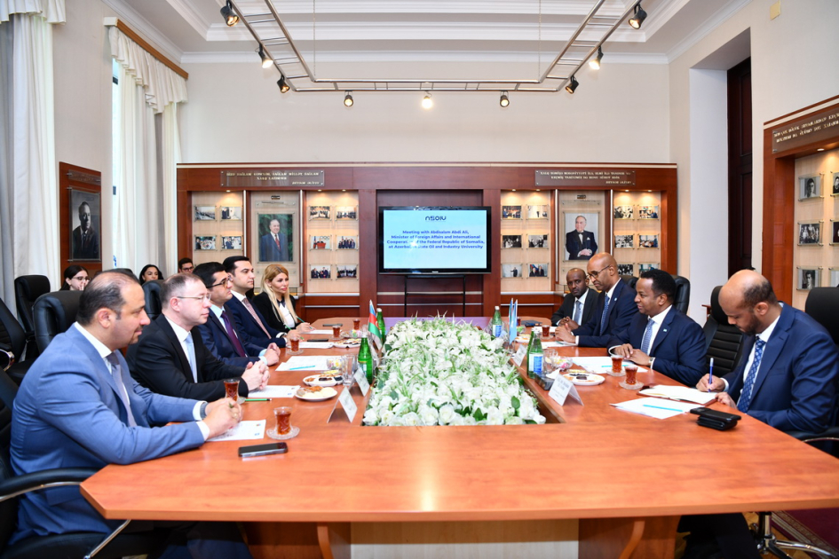 Somali FM visits Azerbaijan State Oil and Industry University