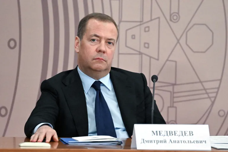 Медведев угрожает ответом НАТО