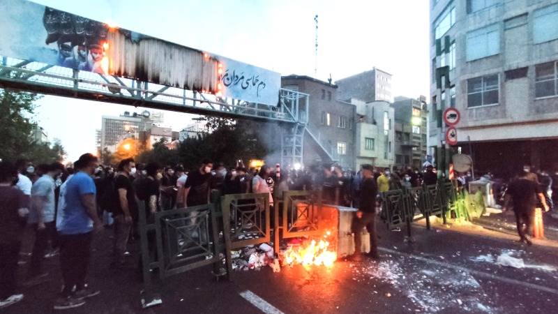 Iranian women protesters win EU's Sakharov Prize