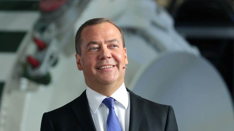 ABŞ dünyanı ən dərin uçuruma aparır - Medvedev