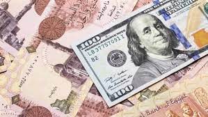الدولار يقفز إلى مستويات قياسية أمام الجنيه في مصر