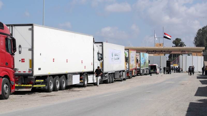 First trucks with aid start passing through Gaza-Egypt crossing