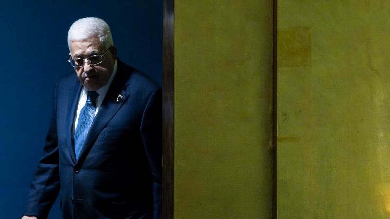Abbas, other high-officials arrive in Egypt for peace summit