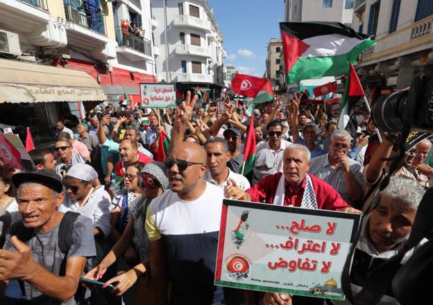 مظاهرات في تونس تطالب برحيل السفير الفرنسي