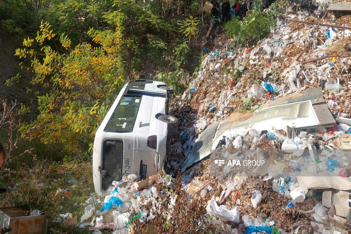 На западе Азербайджана перевернулся пассажирский автобус, есть пострадавшие