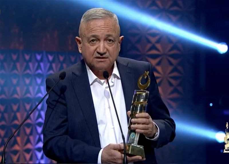 Vaqif Mustafayev beynəlxalq kinofestivalın baş mükafatını aldı